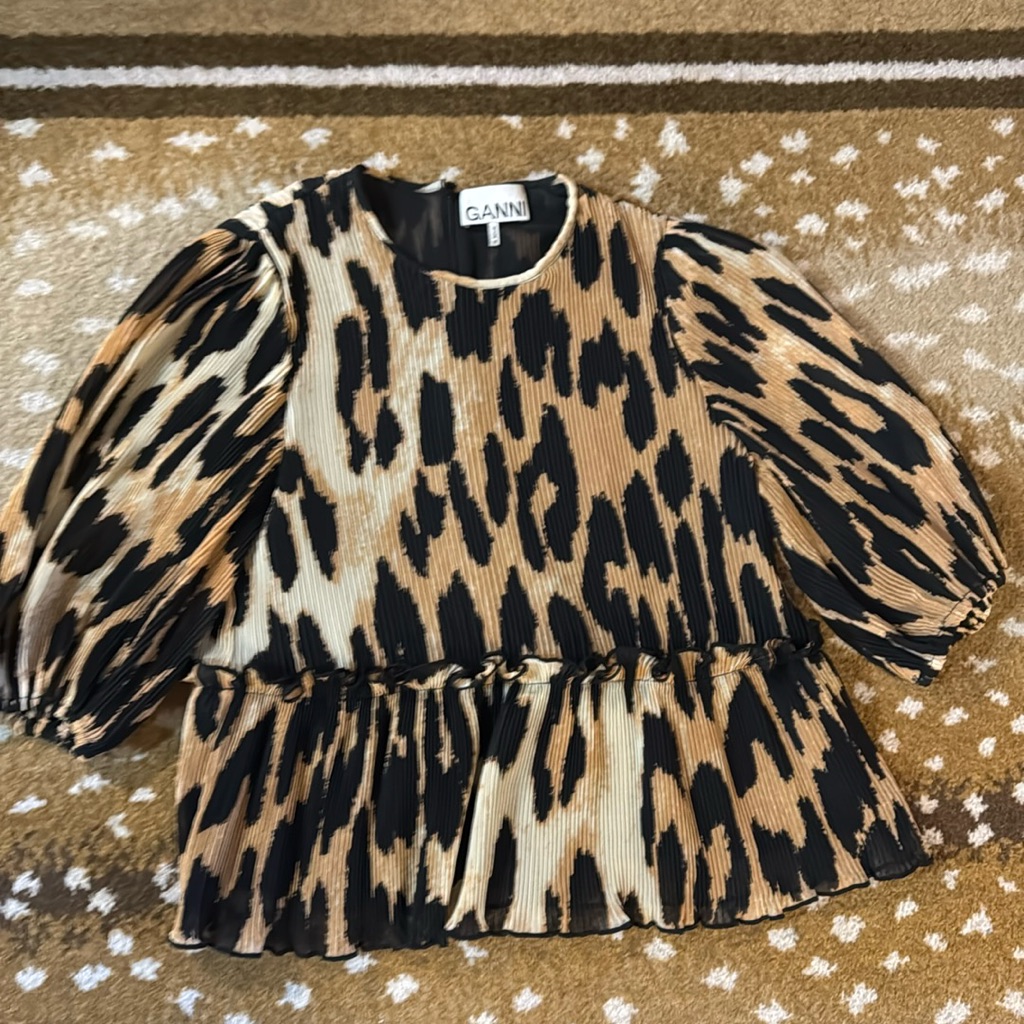 Ganni / On Trend Chic Animal Blouse